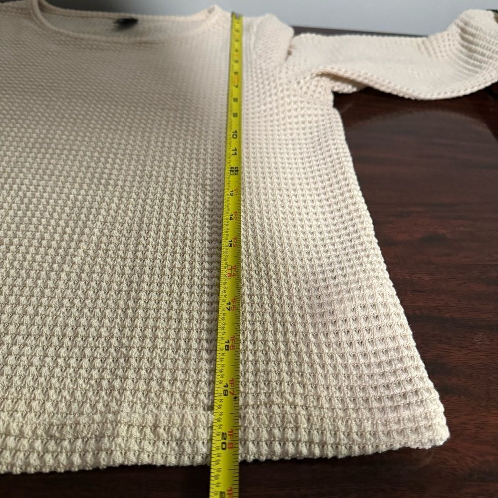 DAZY Solid Round Neck Tee - Picture 7 of 9